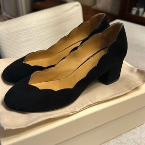 Adorable Sezane suede scalloped pumps